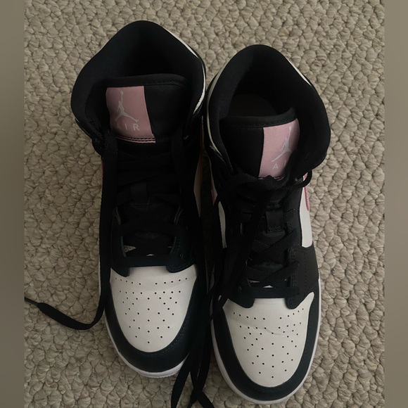 SIZE 7Y GS nike mid jordan 1s white/lt arctic pink/black - Picture 4 of 6